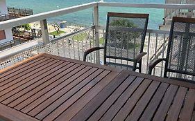 Lucy'S Adorable First Line Beachfront Holiday Home